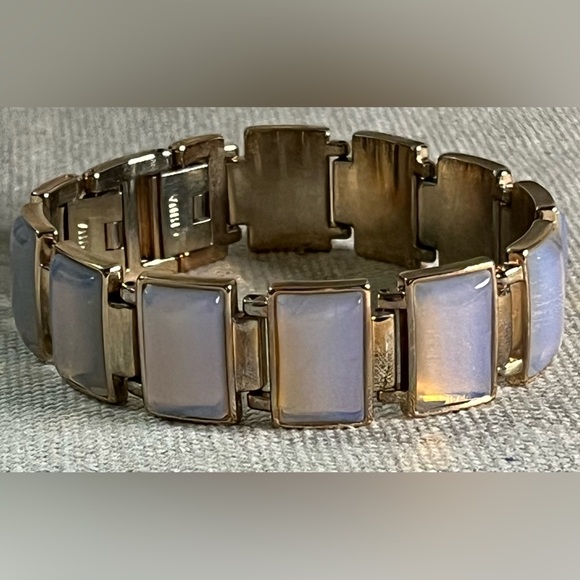 ✨ Vintage-Style Gold Tone Link Bracelet with Iridescent Panels ✨ - Picture 1 of 3